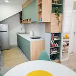 Modern House Near With Terrace & Free Parking