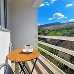 Modern House Near With Terrace & Free Parking شقة سراييفو