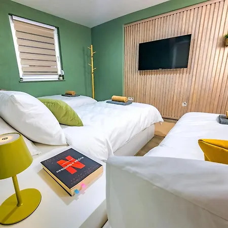 Apartment Modern House Near With Terrace & Free Parking