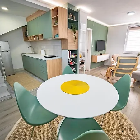 아파트 Modern House Near With Terrace & Free Parking