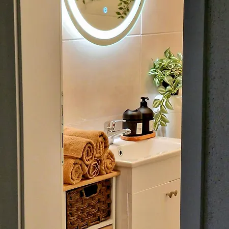 Modern House Near With Terrace & Free Parking 아파트 사라예보