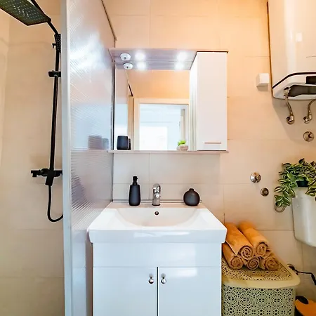 Modern House Near With Terrace & Free Parking 사라예보