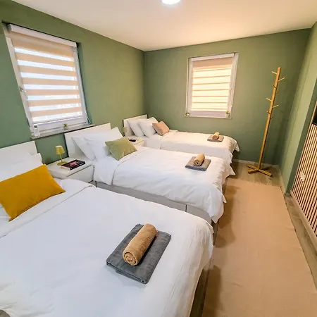 Cozy Modern Retreat Daire