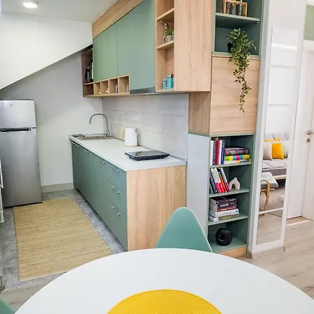 Modern House Near With Terrace & Free Parking